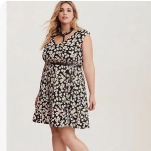 Torrid Daisy stretch challis dress, 00X (XL or 12/14)